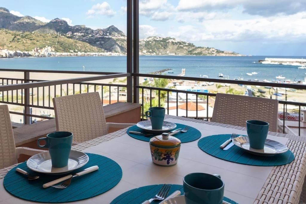 Casablu, Un Delizioso Bilocale Sulla Baia Di Naxos Giardini Naxos