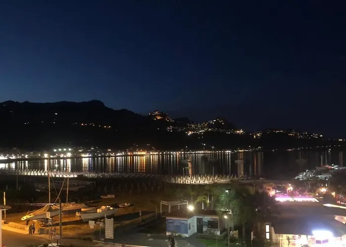 Casablu, Un Delizioso Bilocale Sulla Baia Di Naxos